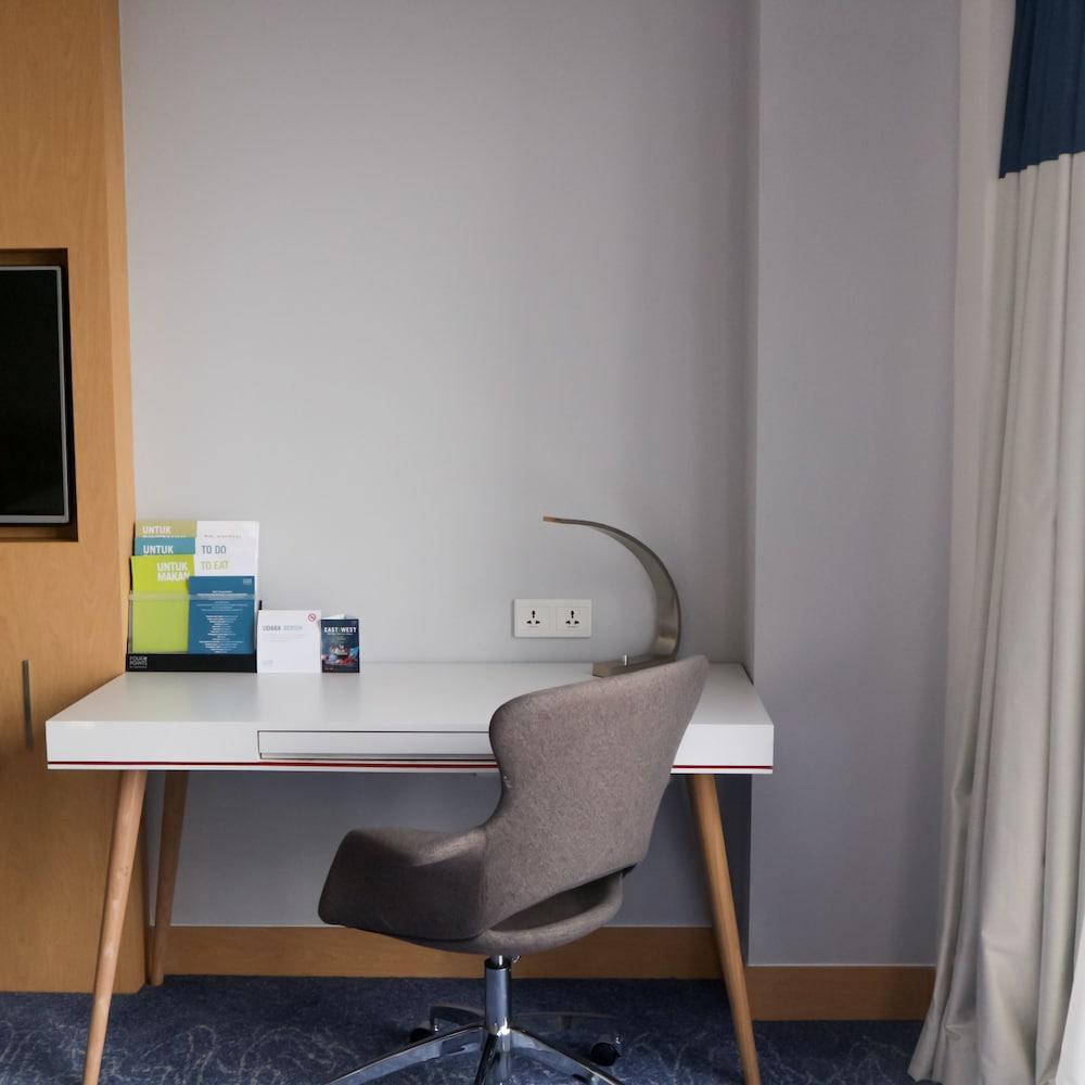 Four Points By Sheraton Surabaya, Tunjungan Plaza Extérieur photo