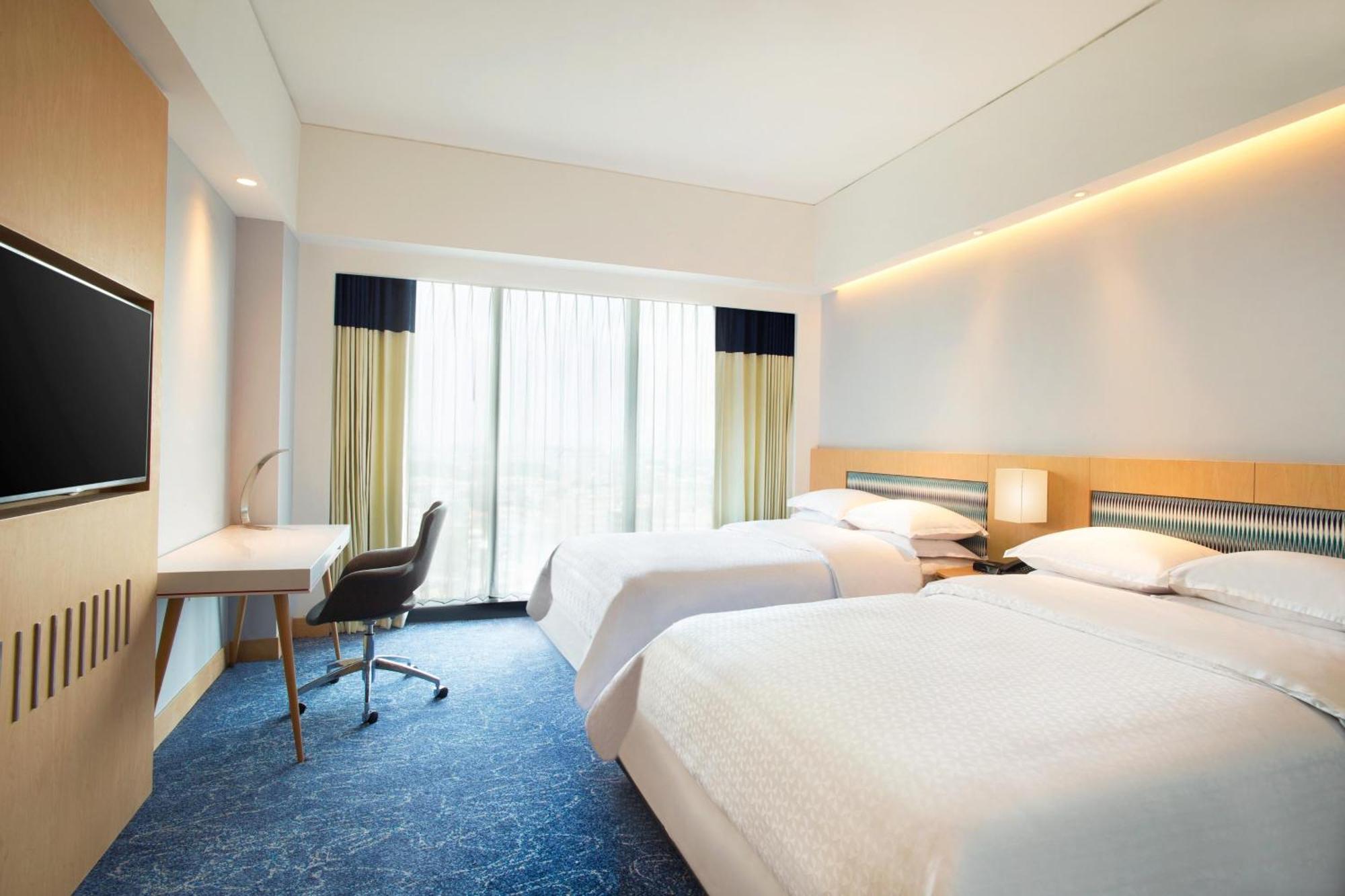 Four Points By Sheraton Surabaya, Tunjungan Plaza Extérieur photo