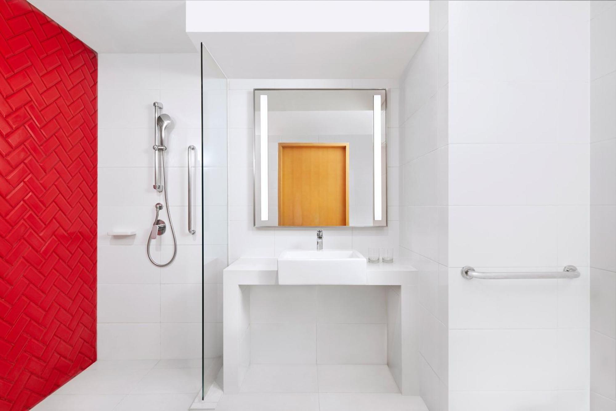 Four Points By Sheraton Surabaya, Tunjungan Plaza Extérieur photo