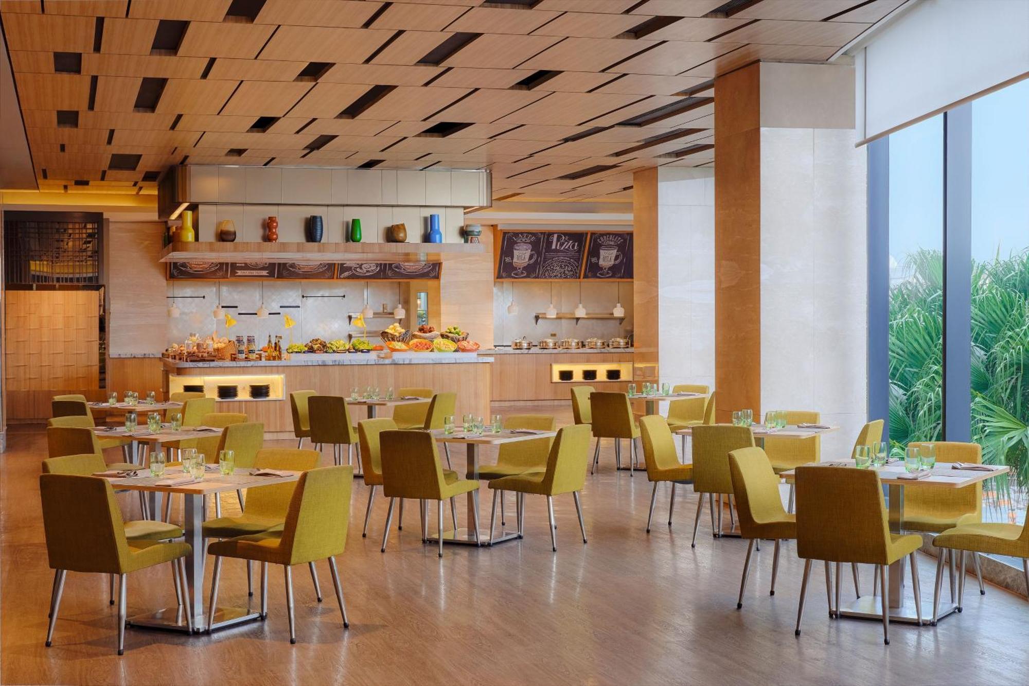 Four Points By Sheraton Surabaya, Tunjungan Plaza Extérieur photo