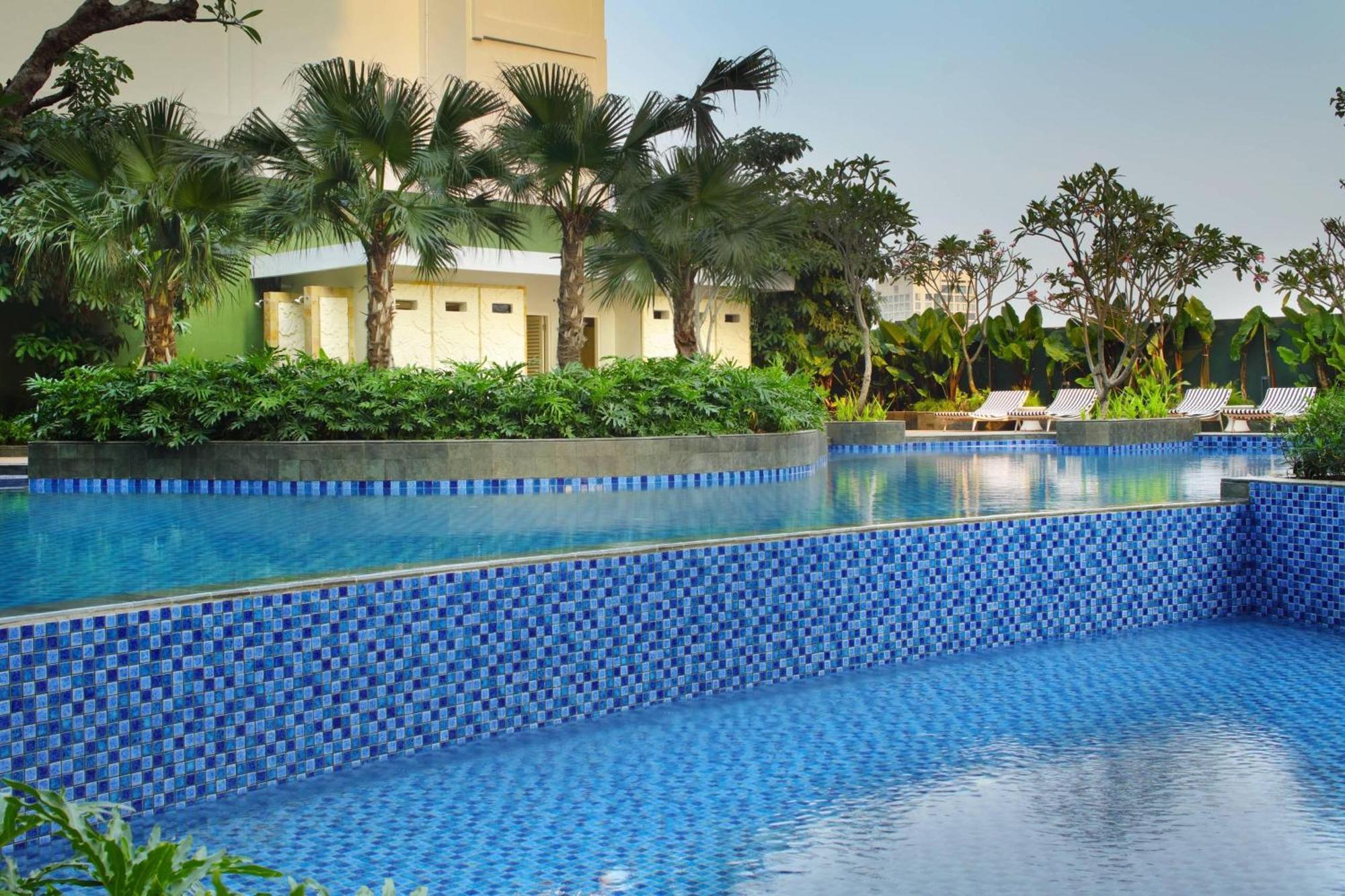 Four Points By Sheraton Surabaya, Tunjungan Plaza Extérieur photo
