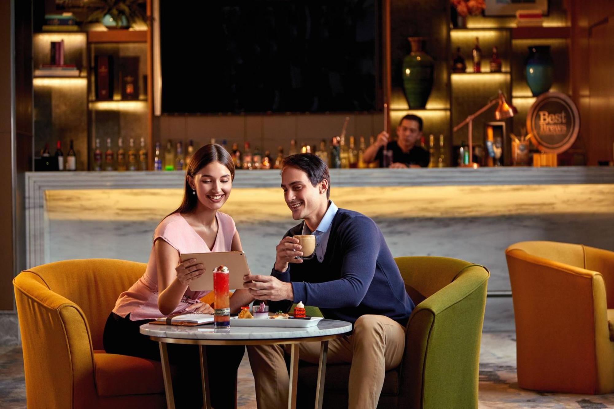 Four Points By Sheraton Surabaya, Tunjungan Plaza Extérieur photo