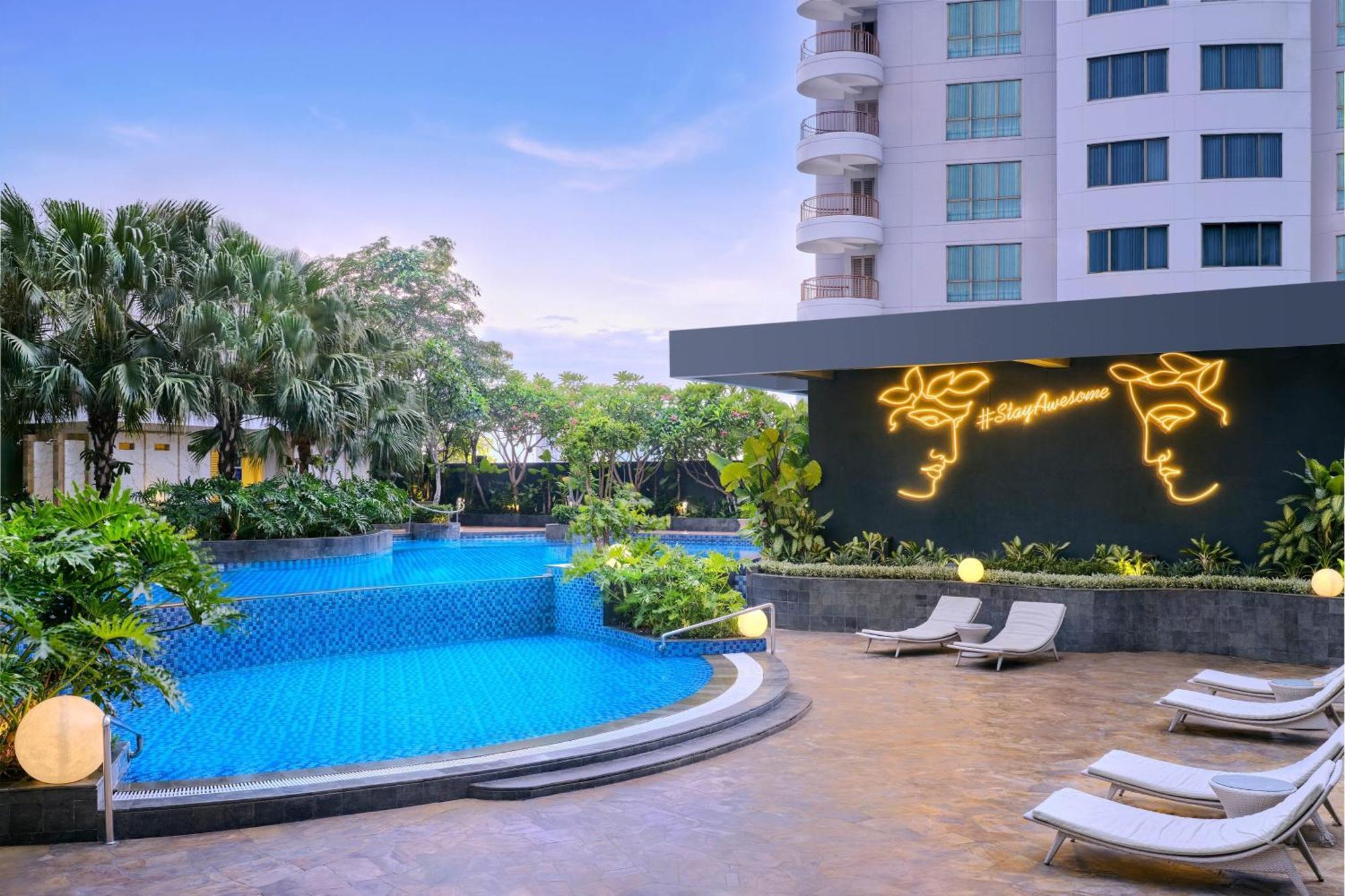 Four Points By Sheraton Surabaya, Tunjungan Plaza Extérieur photo