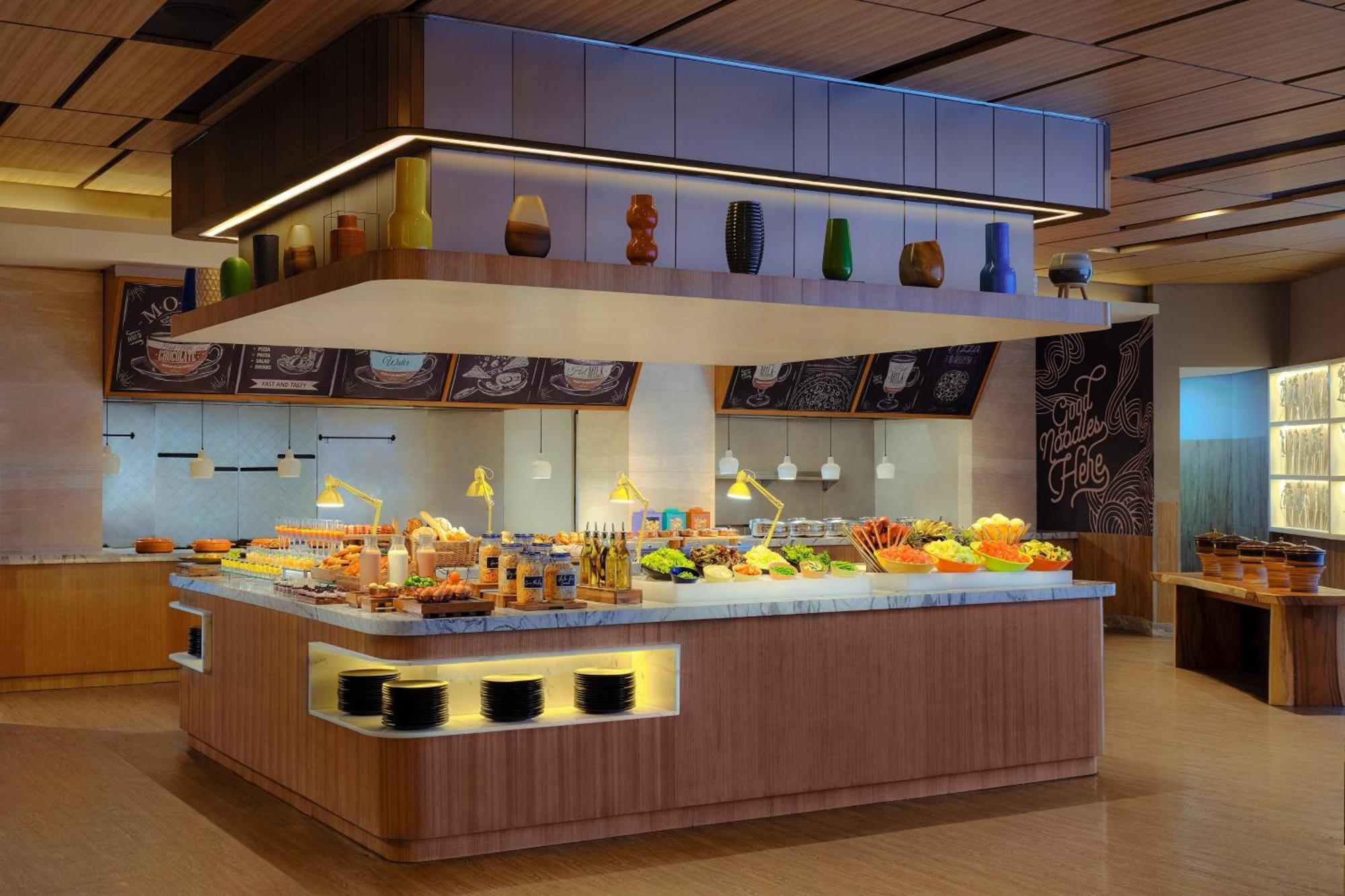 Four Points By Sheraton Surabaya, Tunjungan Plaza Extérieur photo