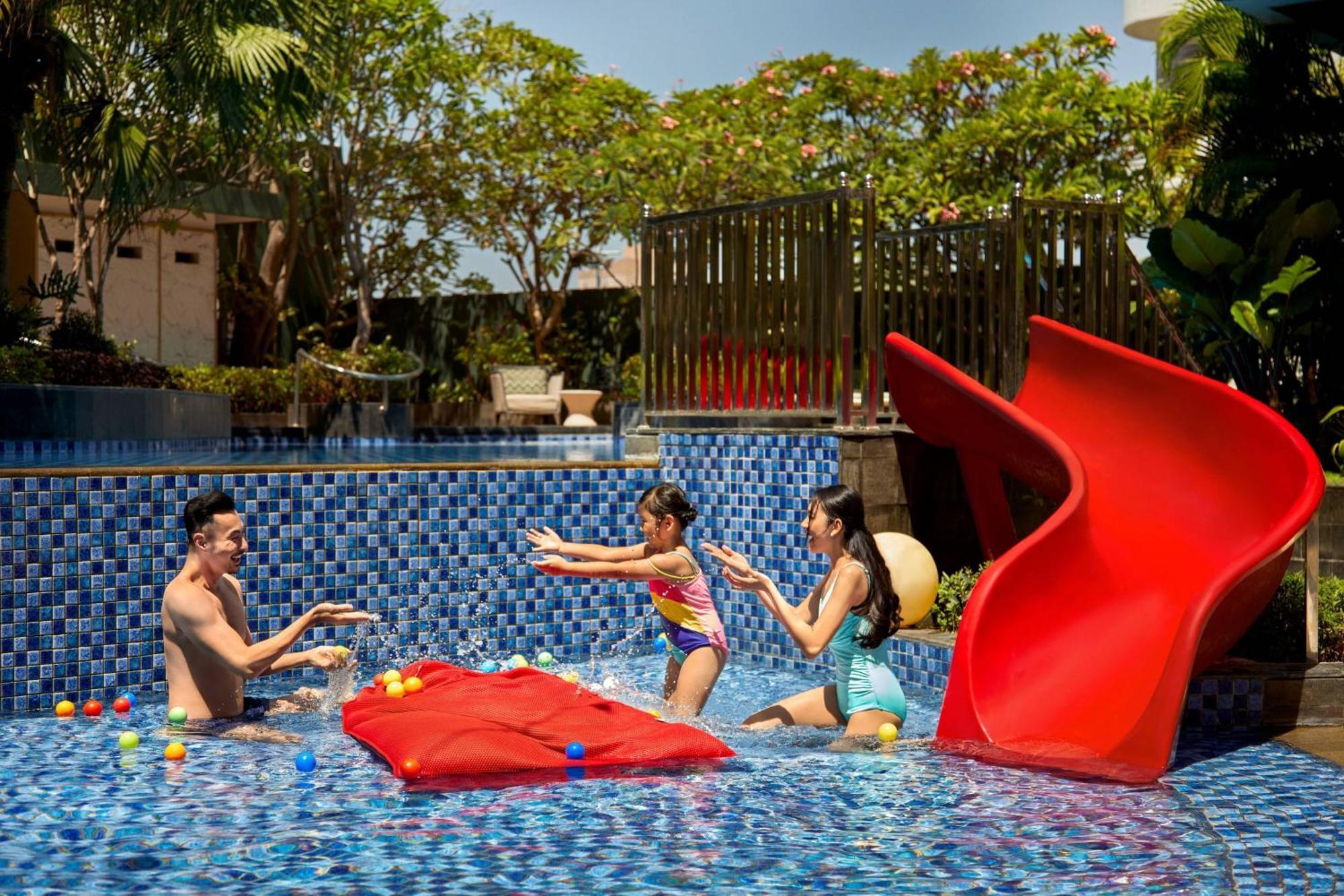 Four Points By Sheraton Surabaya, Tunjungan Plaza Extérieur photo