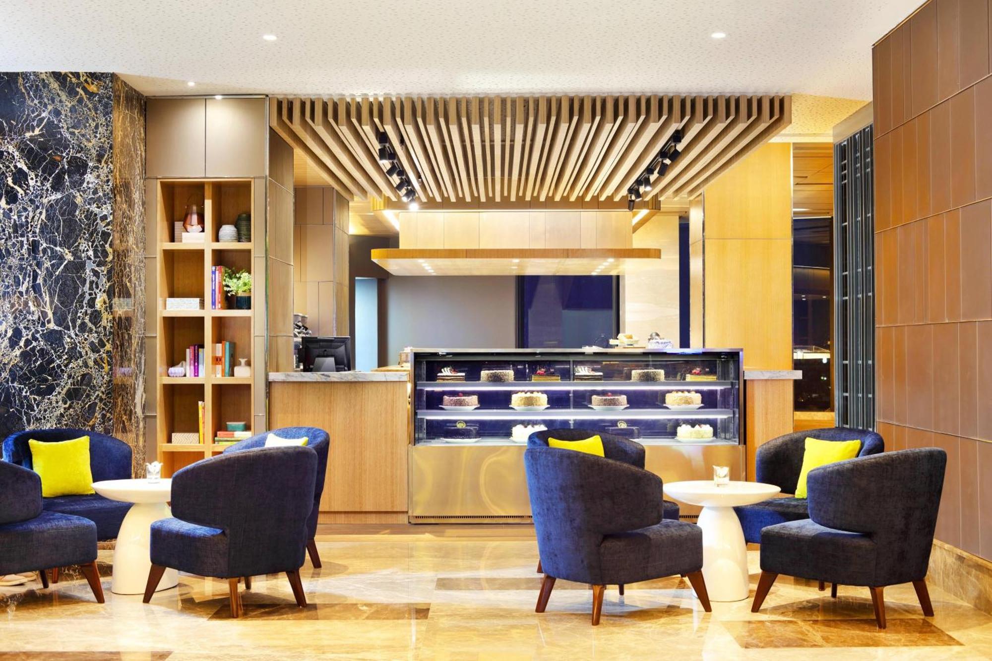Four Points By Sheraton Surabaya, Tunjungan Plaza Extérieur photo