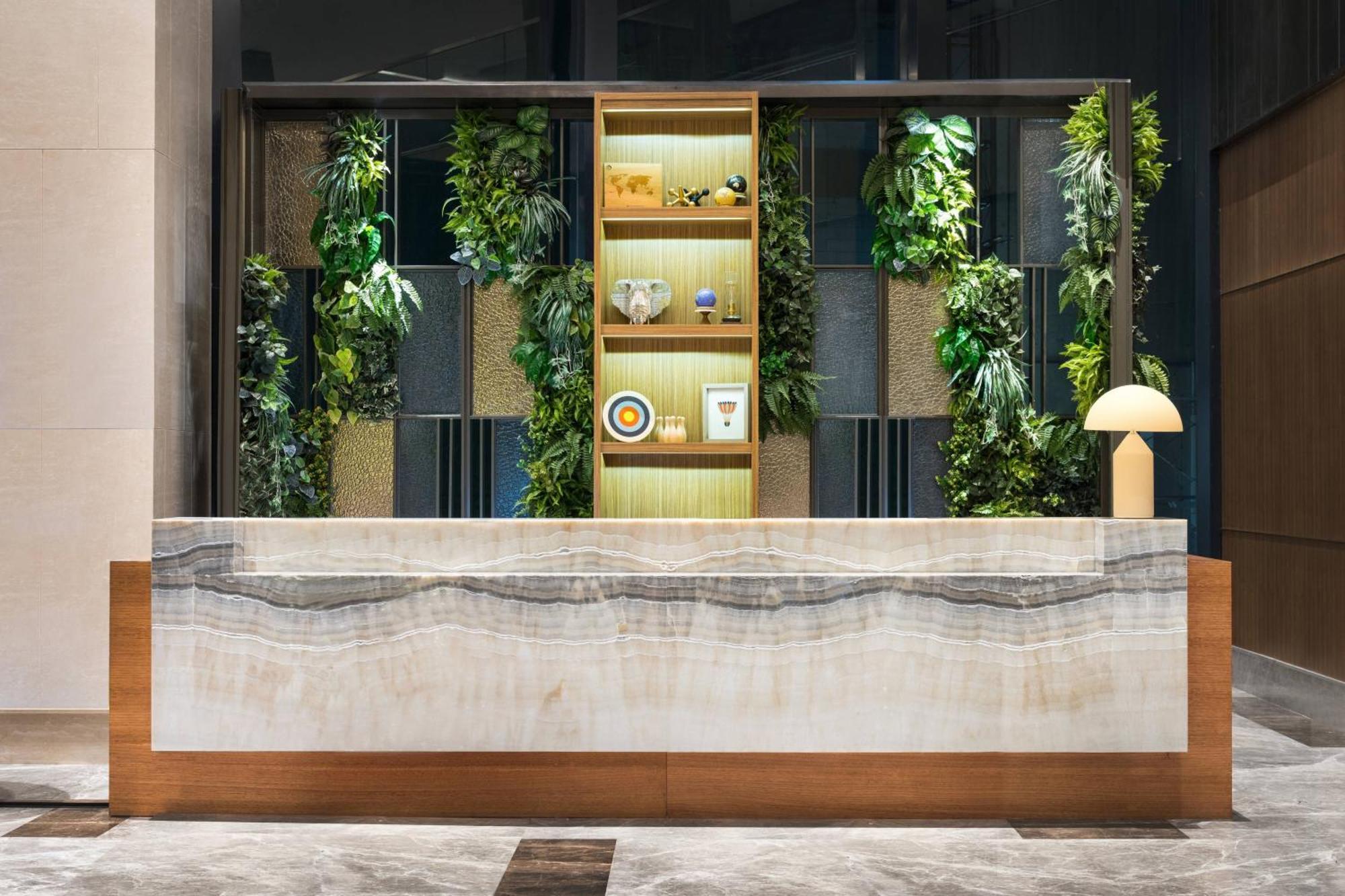 Four Points By Sheraton Surabaya, Tunjungan Plaza Extérieur photo