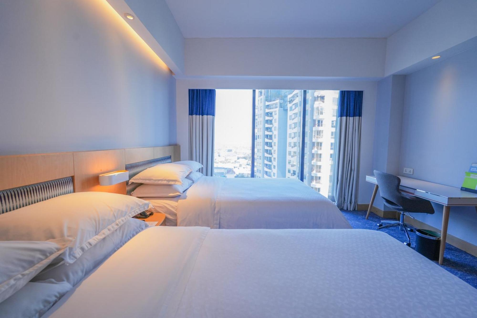 Four Points By Sheraton Surabaya, Tunjungan Plaza Extérieur photo