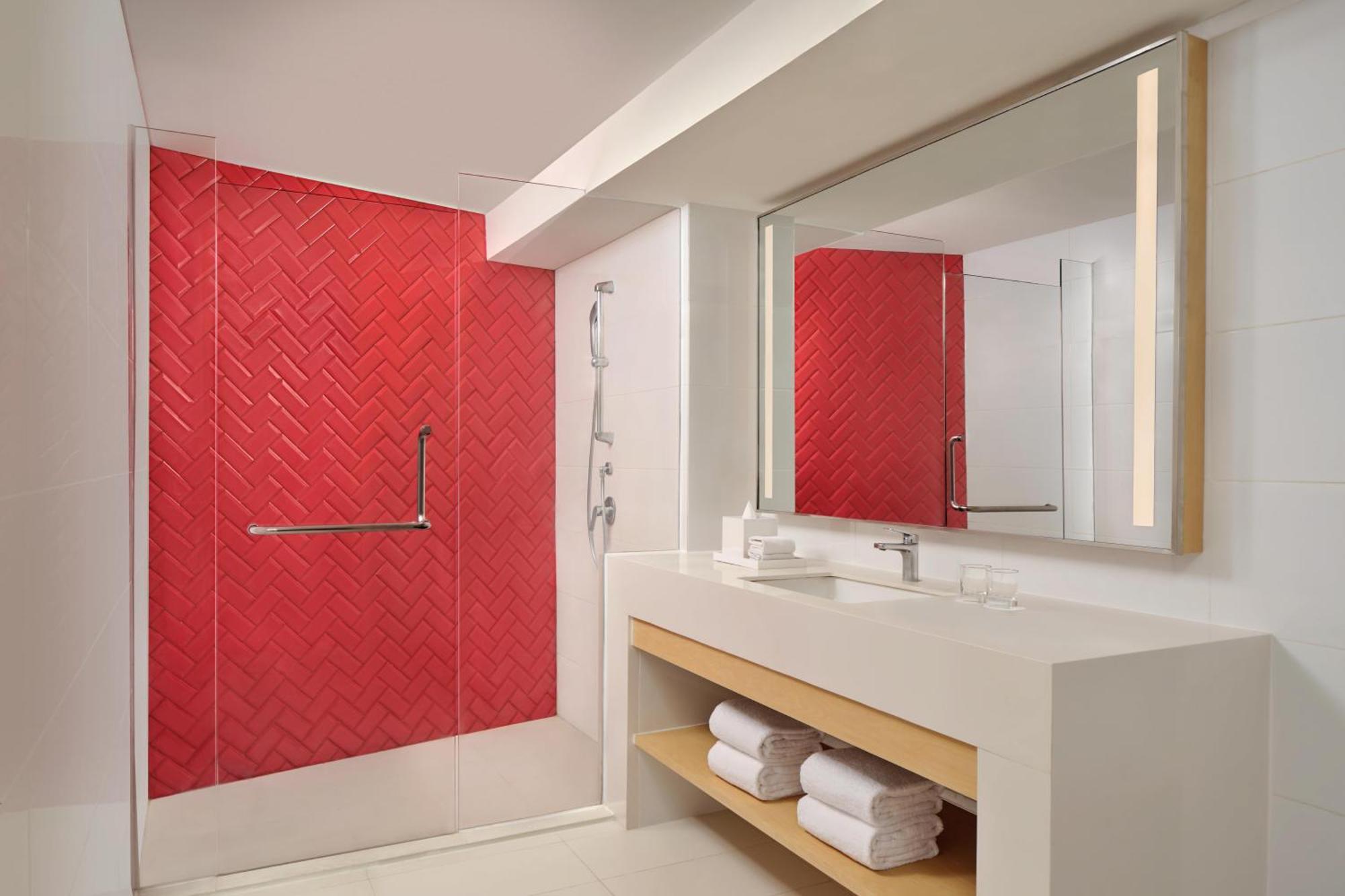 Four Points By Sheraton Surabaya, Tunjungan Plaza Extérieur photo