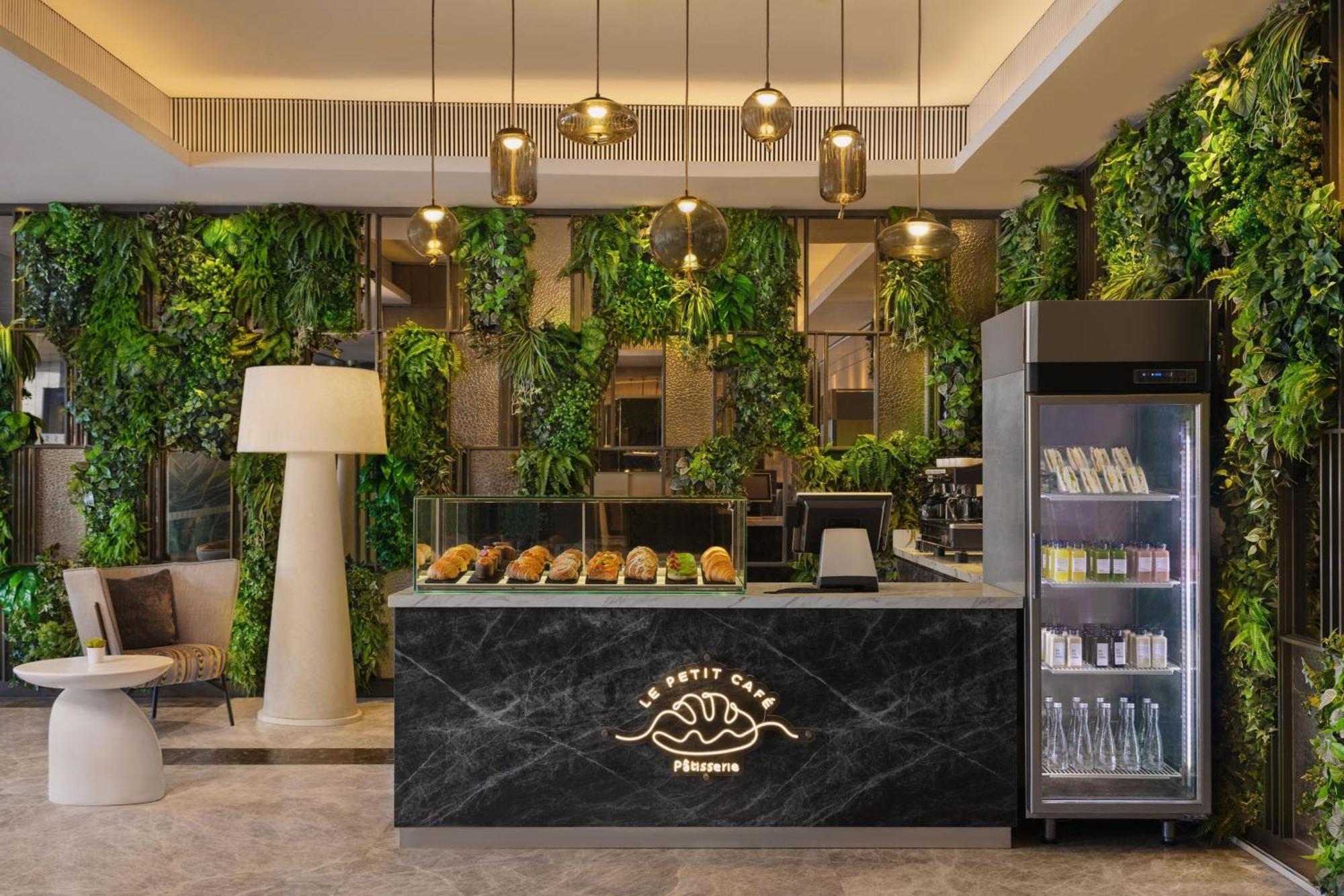 Four Points By Sheraton Surabaya, Tunjungan Plaza Extérieur photo