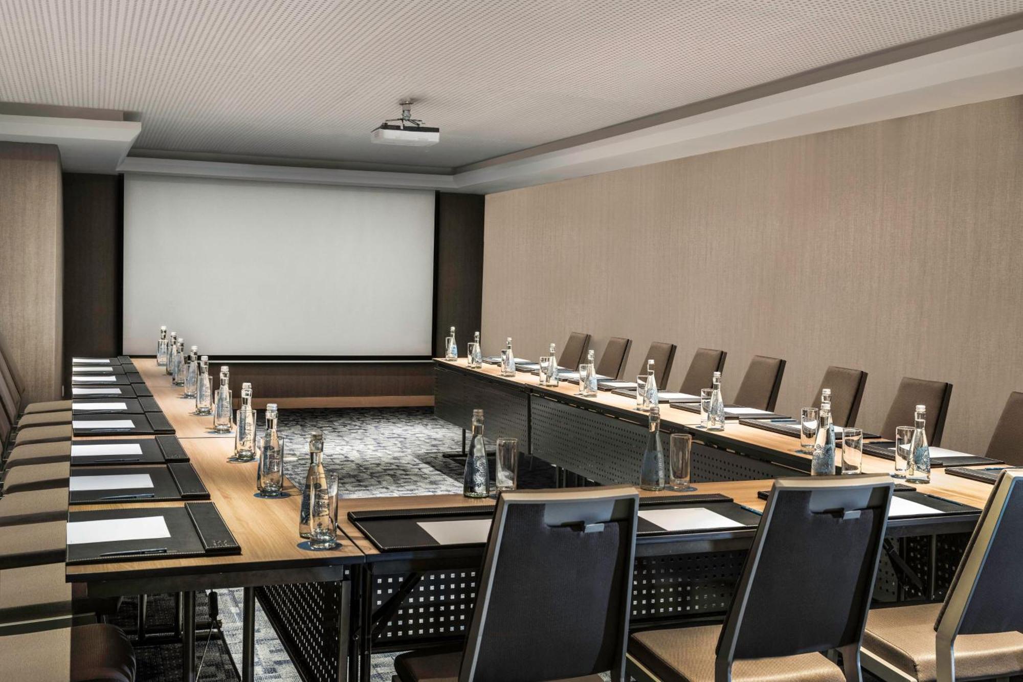Four Points By Sheraton Surabaya, Tunjungan Plaza Extérieur photo