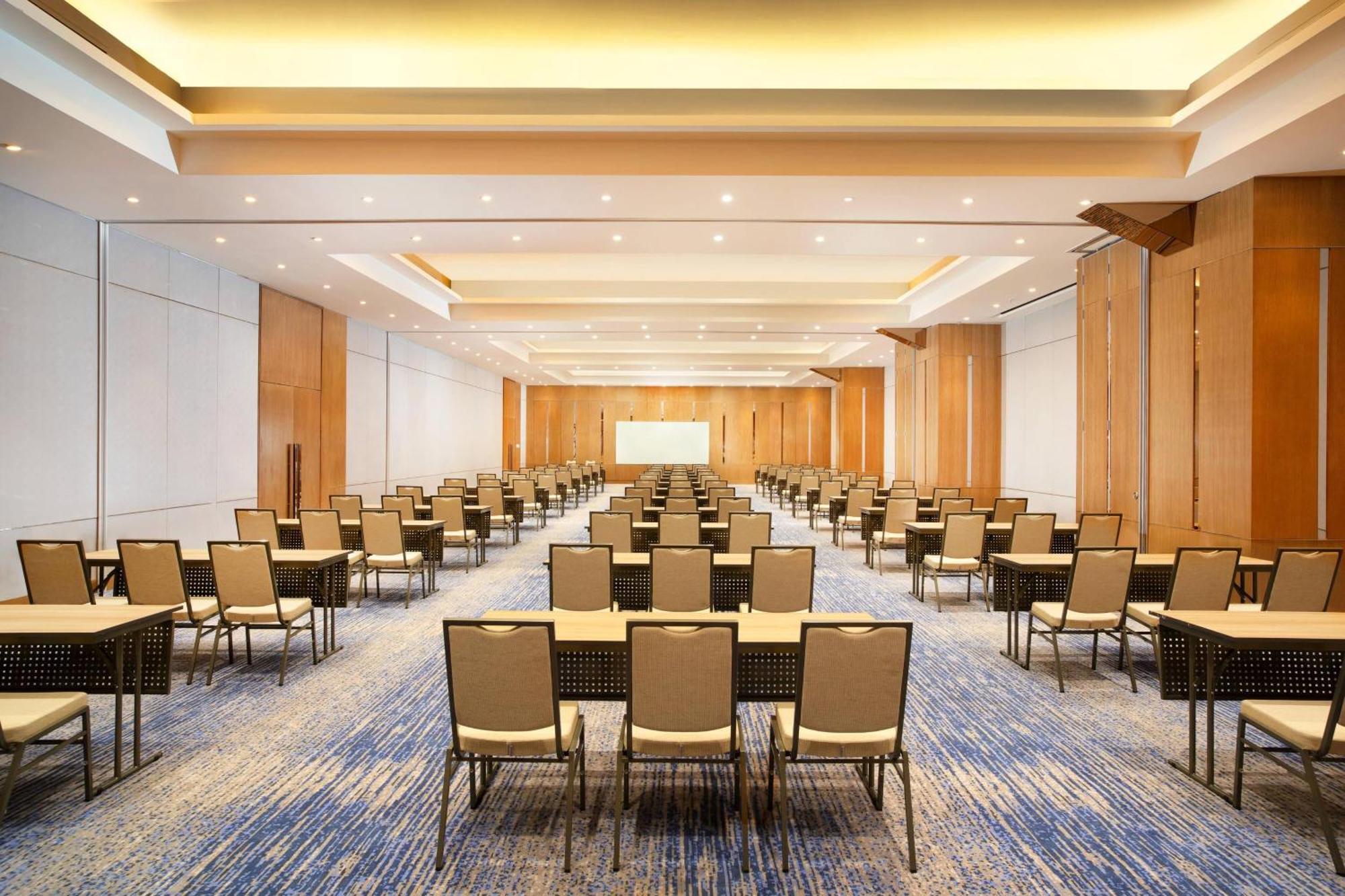 Four Points By Sheraton Surabaya, Tunjungan Plaza Extérieur photo