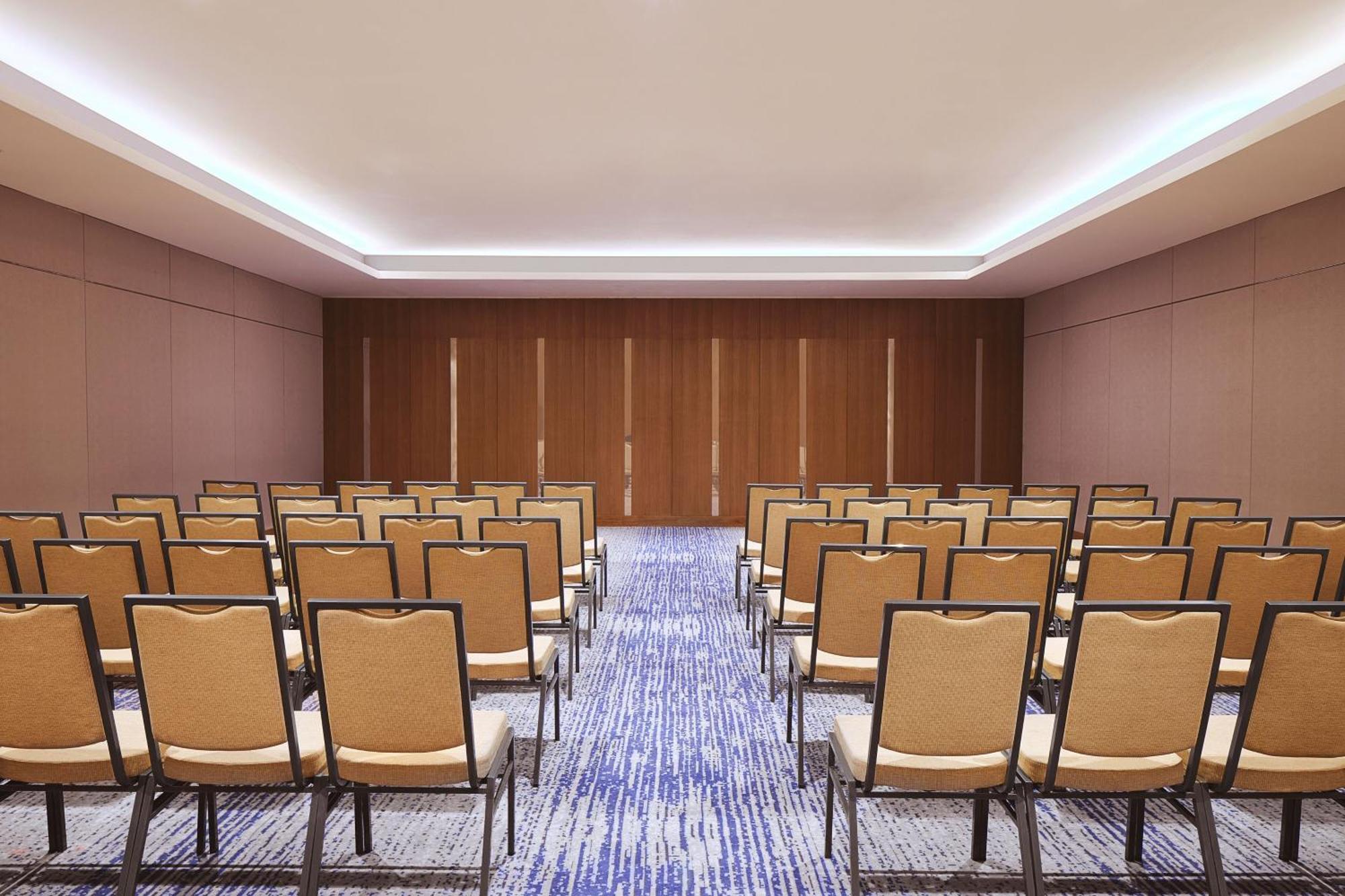 Four Points By Sheraton Surabaya, Tunjungan Plaza Extérieur photo