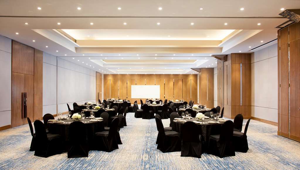 Four Points By Sheraton Surabaya, Tunjungan Plaza Extérieur photo