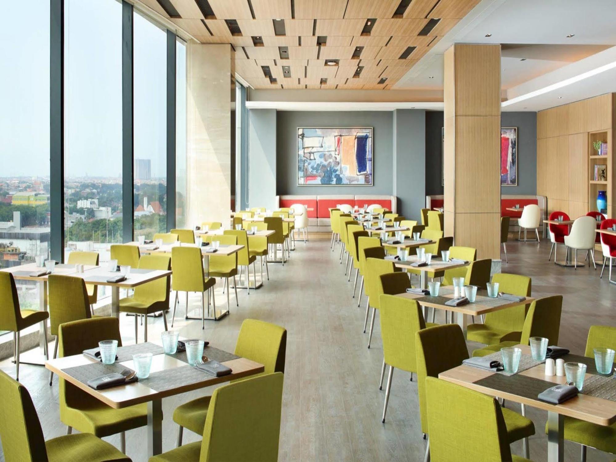 Four Points By Sheraton Surabaya, Tunjungan Plaza Extérieur photo